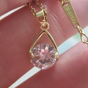 Elegant Gold Necklace with Clear Gemstone